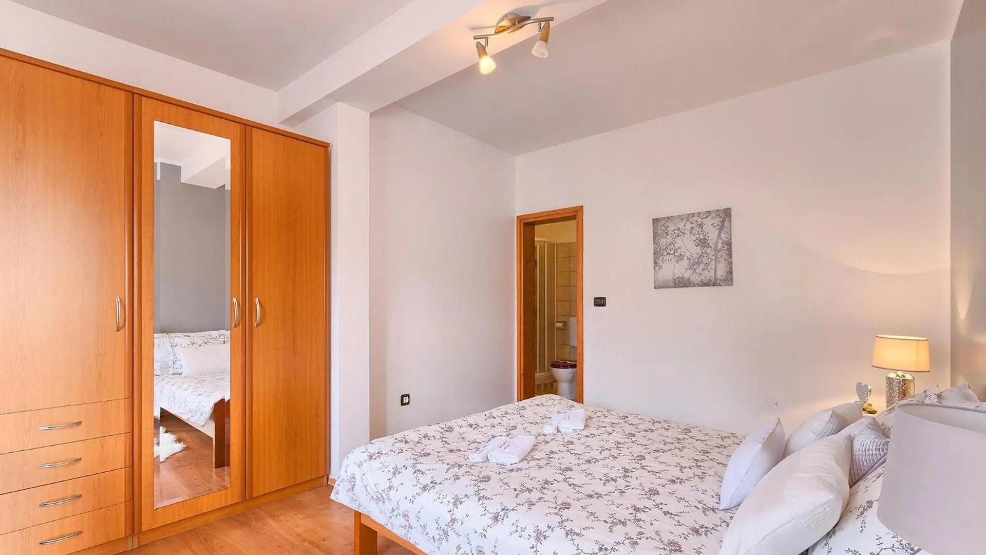 Nice Apartment In Stinjan With Wifi