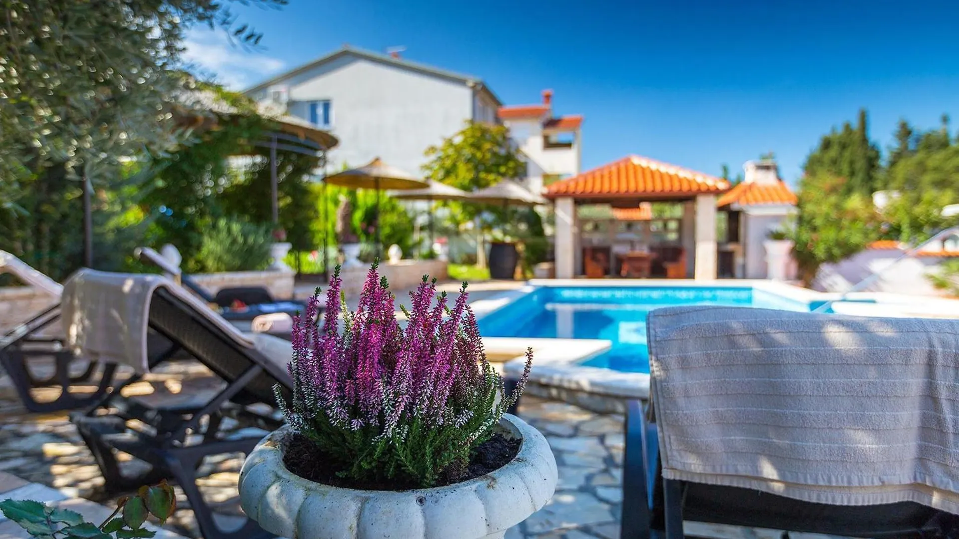 Nice Apartment In Stinjan With Wifi