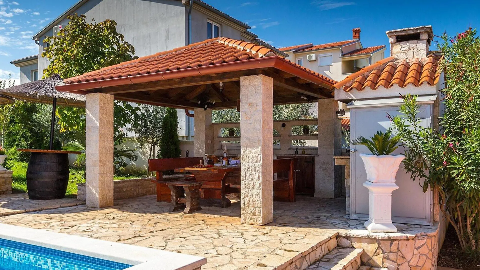 Nice Apartment In Stinjan With Wifi